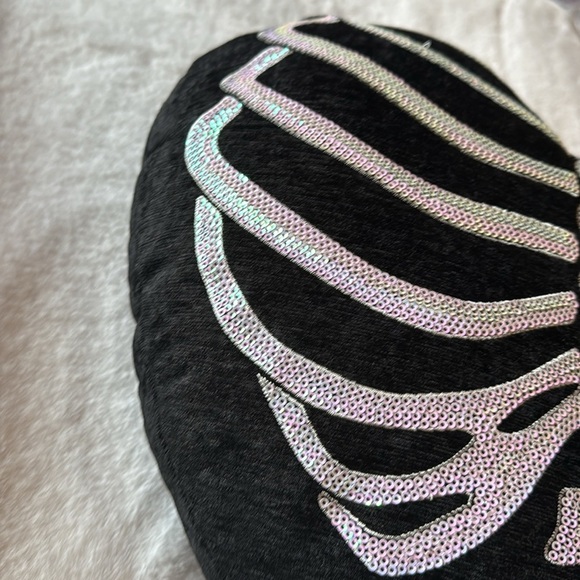 Halloween sequin skeleton heart pillow - Picture 7 of 7